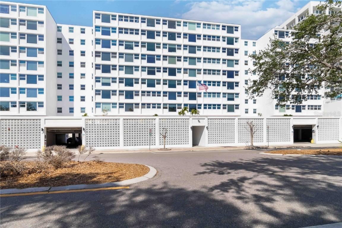33 S Gulfstream Ave. #905, Sarasota, FL 34236
