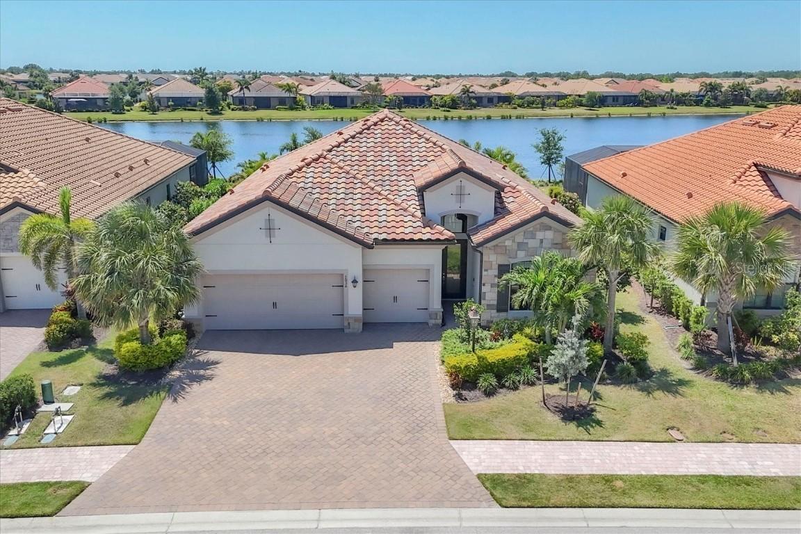 7036 Highgate Ln., Lakewood Ranch, FL 34202