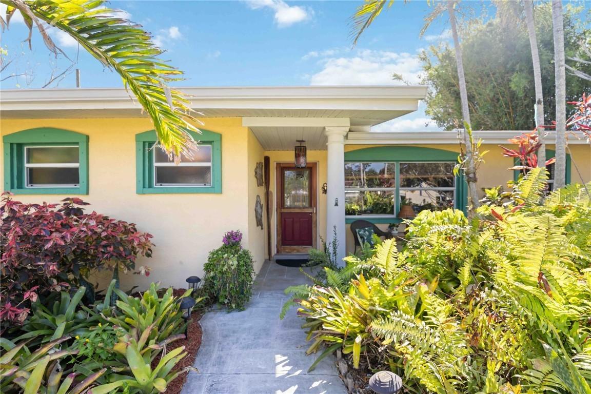 610 Poinsettia Rd., Nokomis, FL 34275