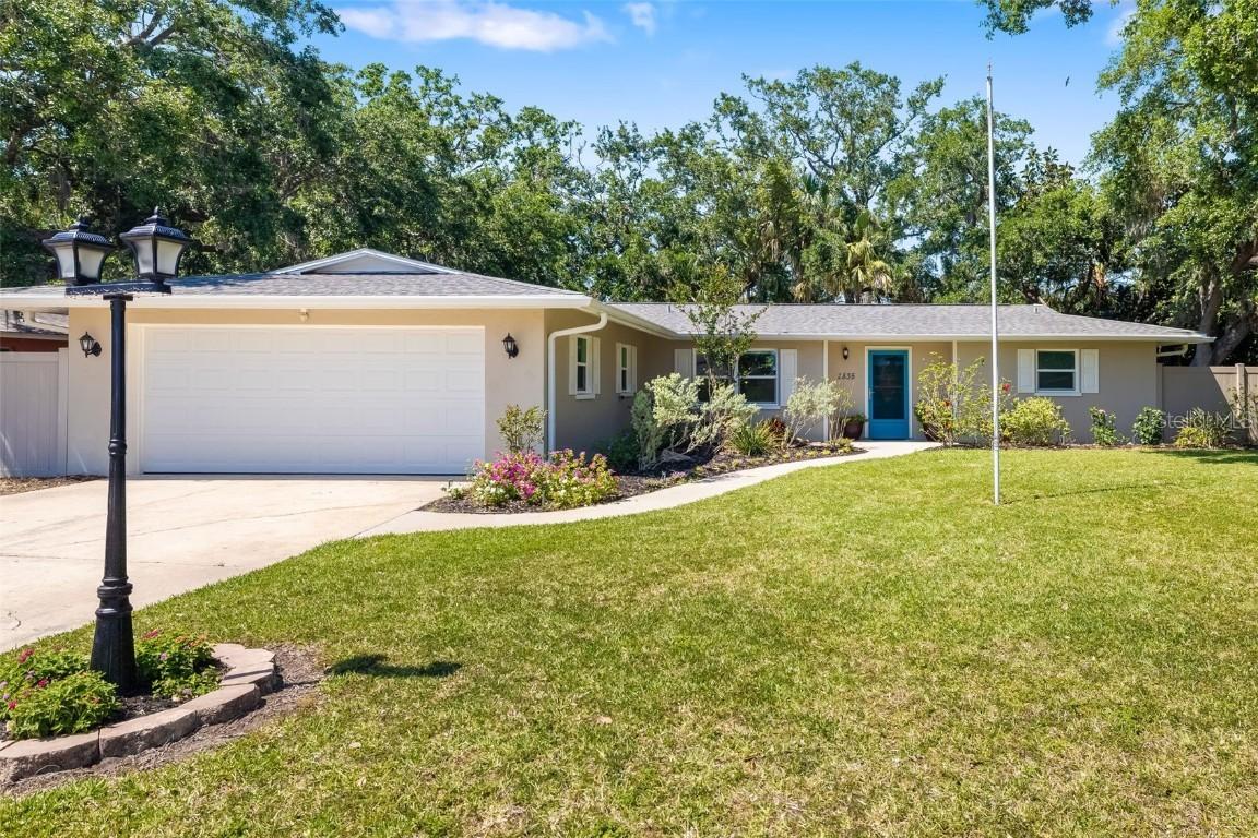 2835 Mayflower St., Sarasota, FL 34231