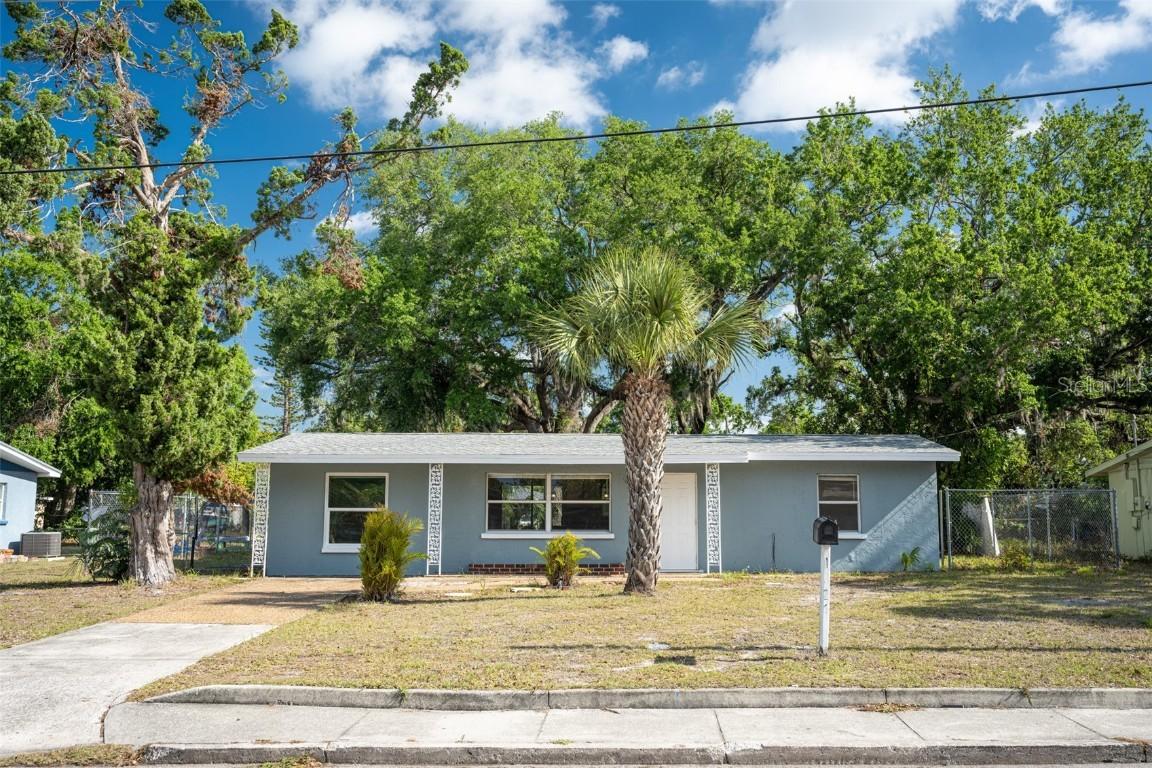 1823 8th Ave., Bradenton, FL 34208