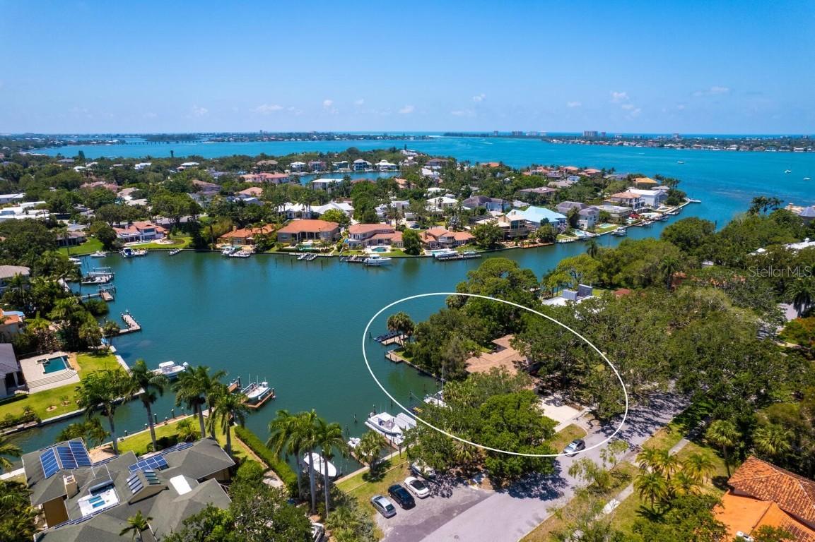 1542 Gulfview Dr., Sarasota, FL 34236