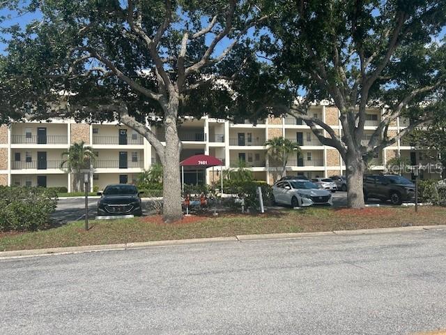 7461 W Country Club Dr. #201, Sarasota, FL 34243