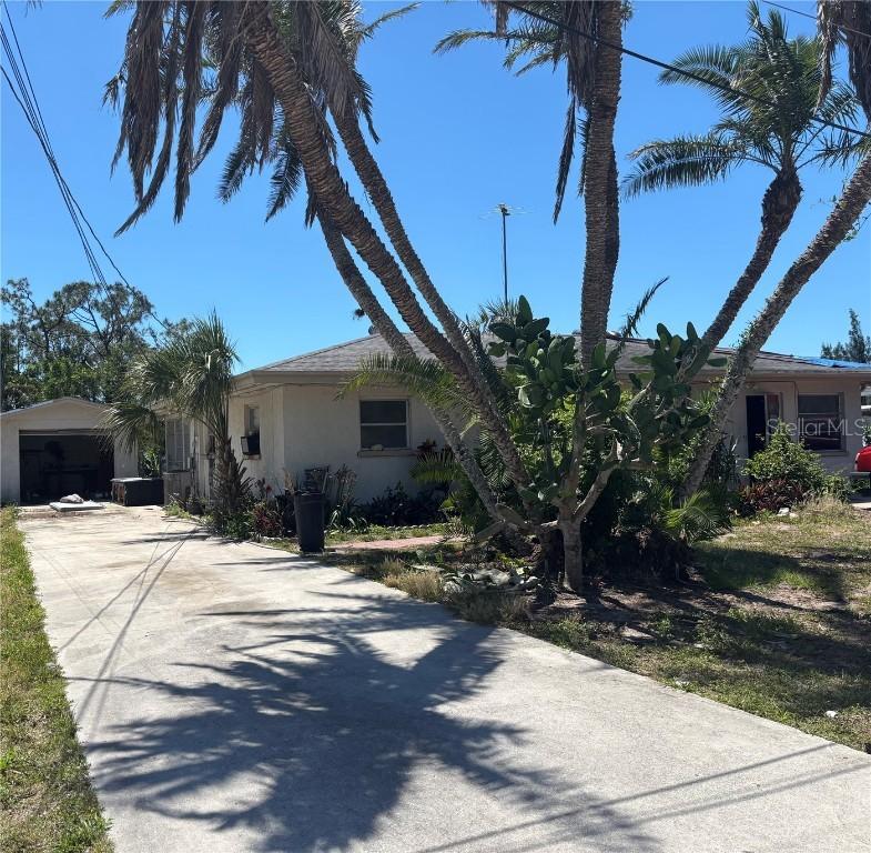 907 Hampton Rd., Nokomis, FL 34275