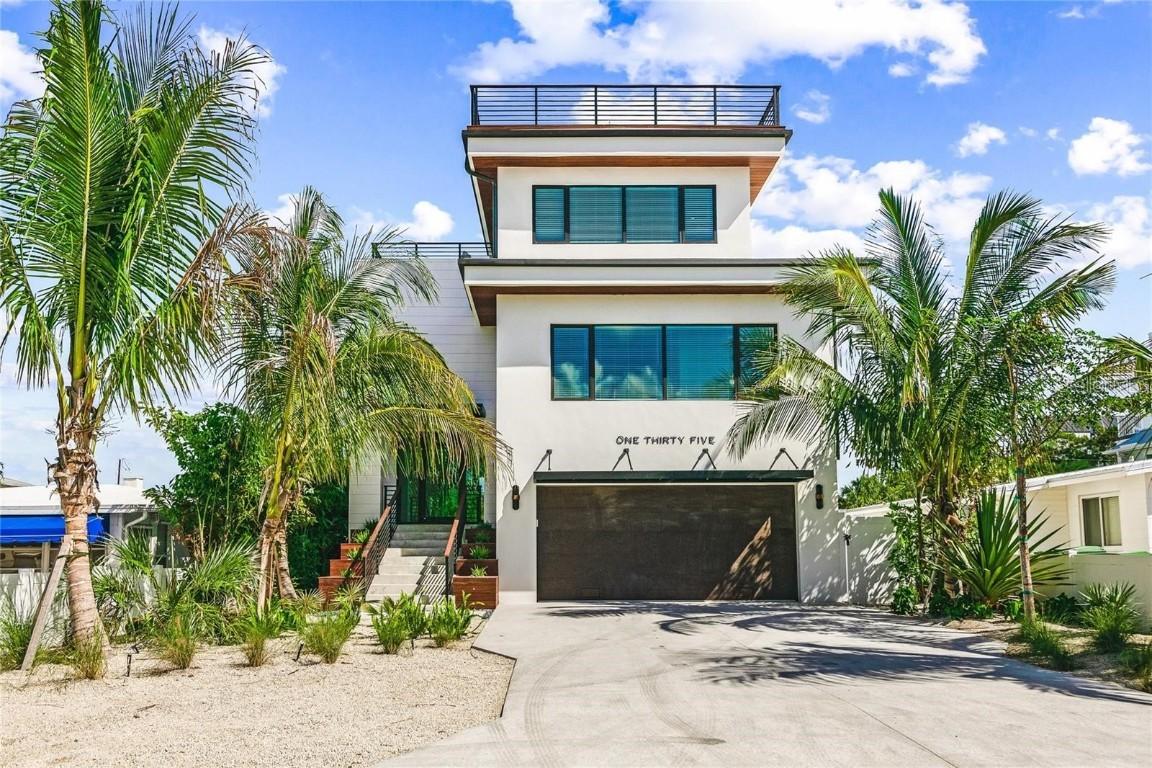 135 Grant Dr., Sarasota, FL 34236