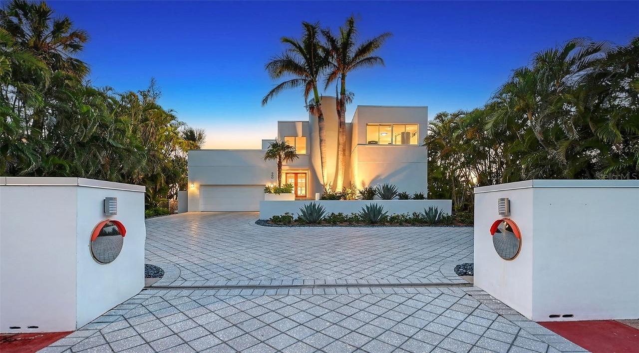 360 N Washington Dr., Sarasota, FL 34236
