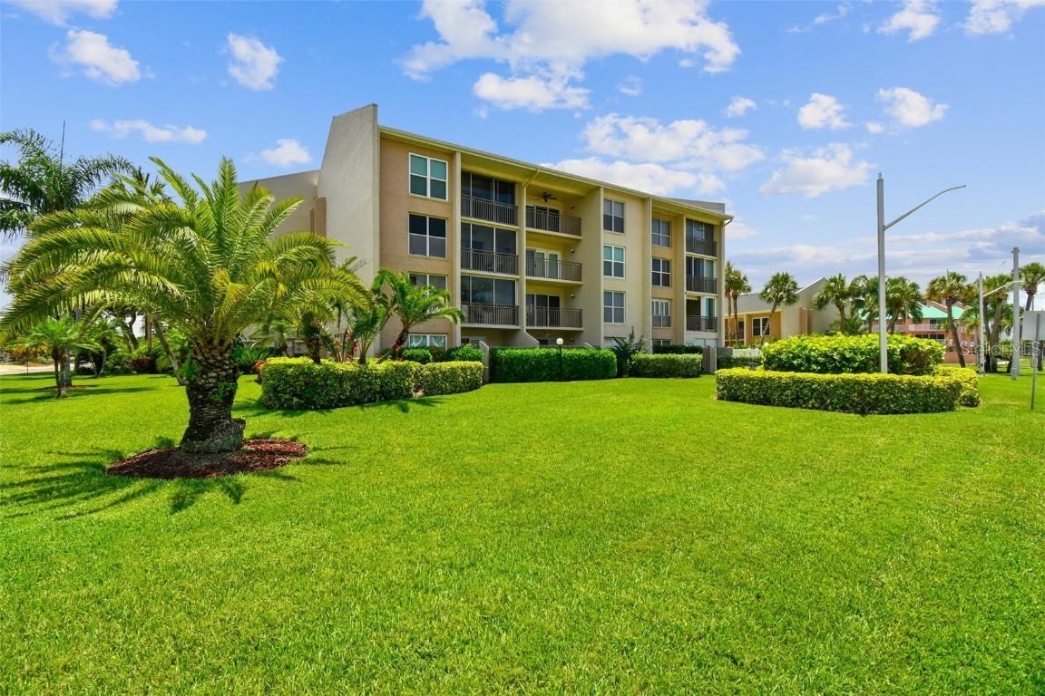 845 Benjamin Franklin Dr. #101, Sarasota, FL 34236