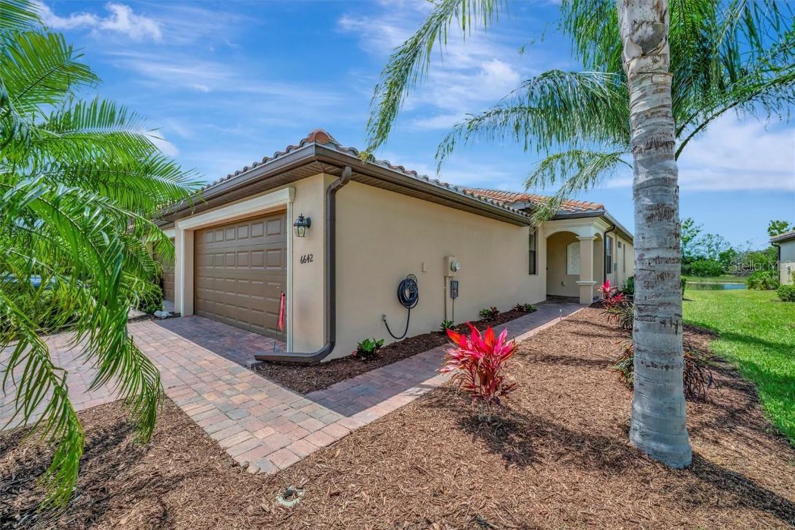 6642 Willowshire Way, Bradenton, FL 34212