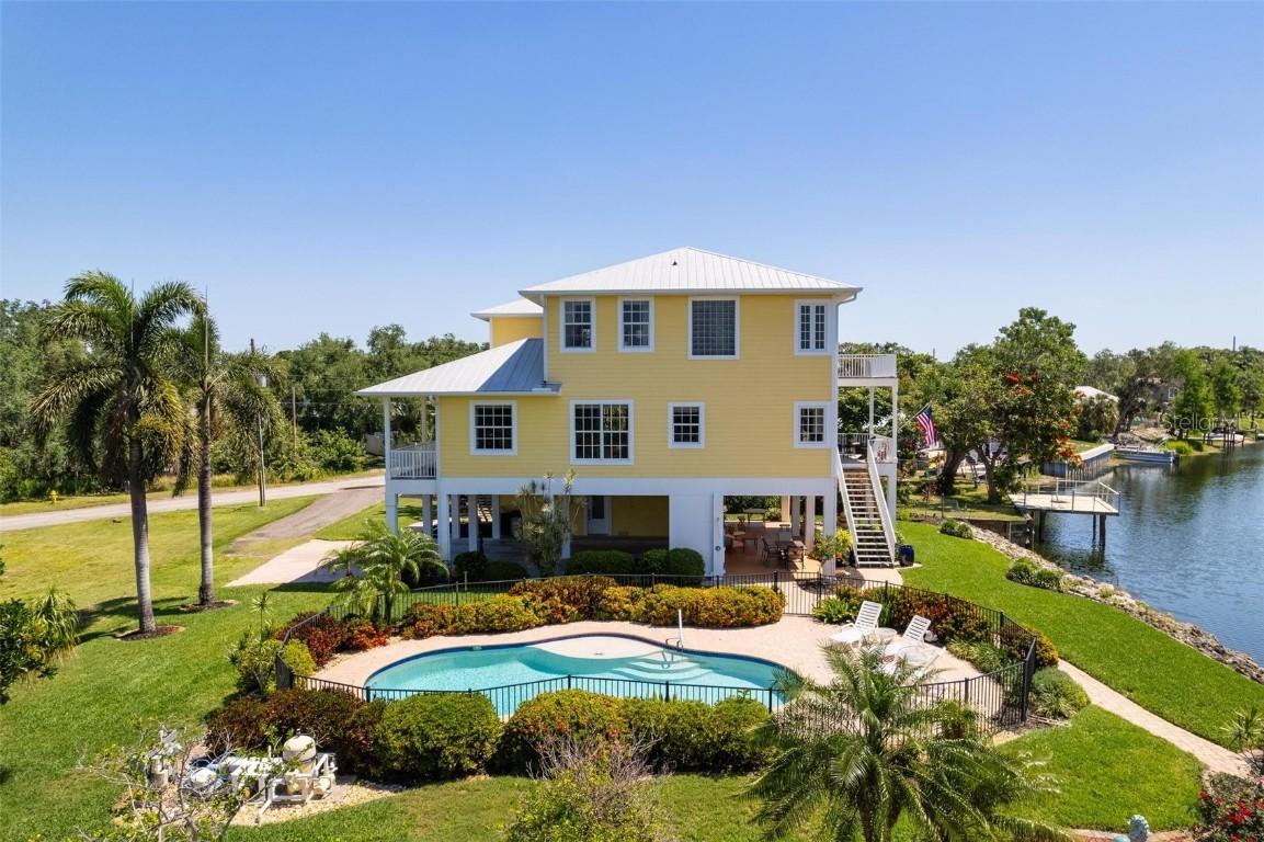 6802 68th Ave., Bradenton, FL 34203