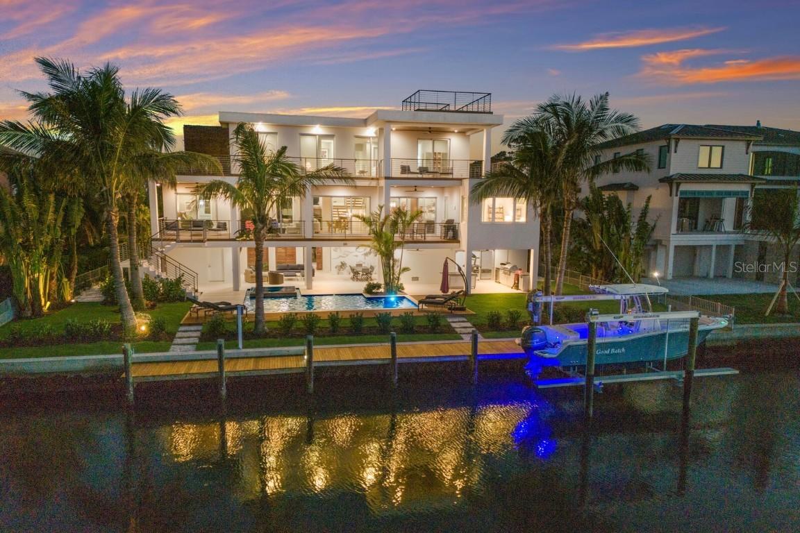 581 Kingfisher Ln., Longboat Key, FL 34228