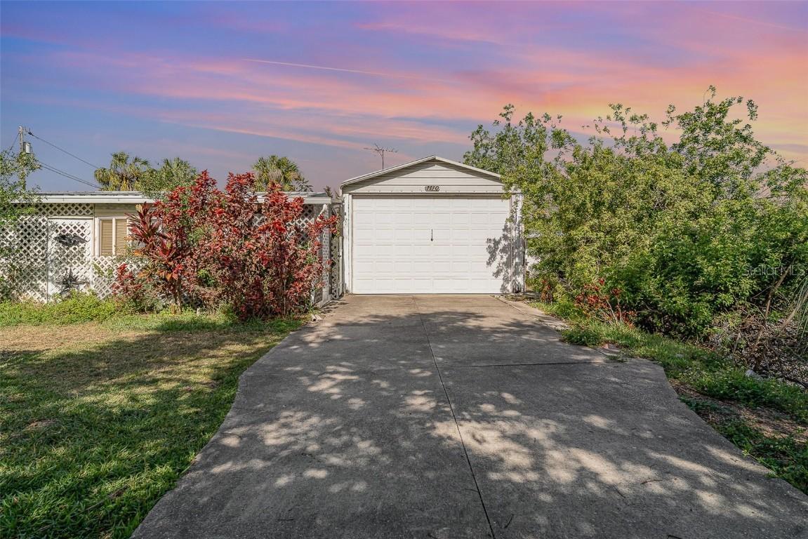 1110 52nd Ave., Bradenton, FL 34207