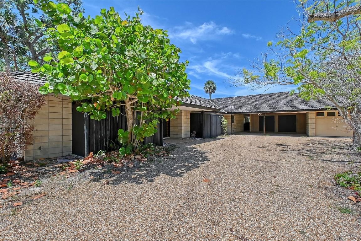 5502 Shadow Lawn Dr., Sarasota, FL 34242