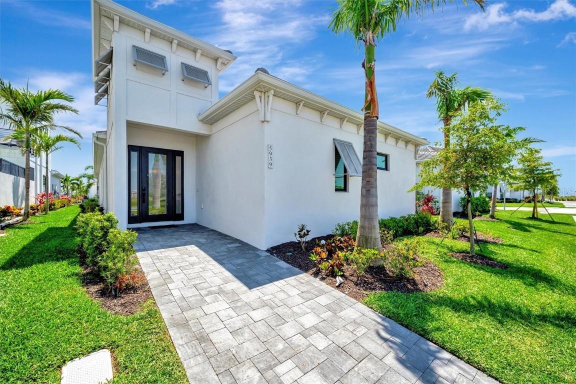 5939 Redbay Blvd., Bradenton, FL 34210