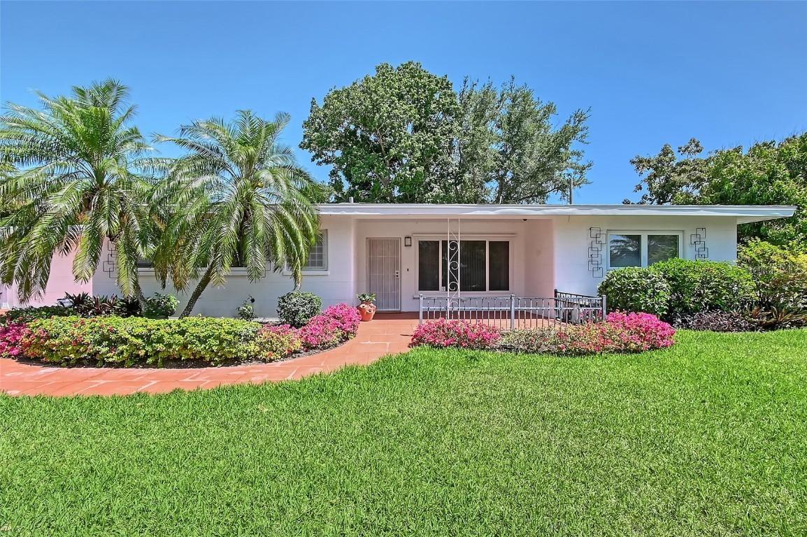 2425 Calamonga Ln., Sarasota, FL 34239