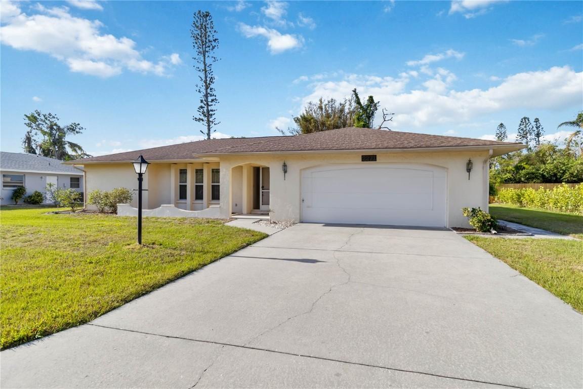 2271 Pine View Cir., Sarasota, FL 34231