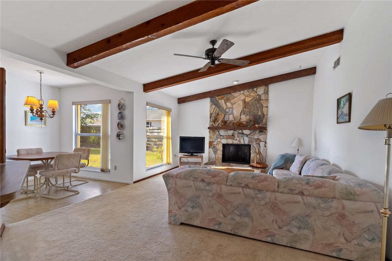 2271 Pine View Cir., Sarasota, FL 34231