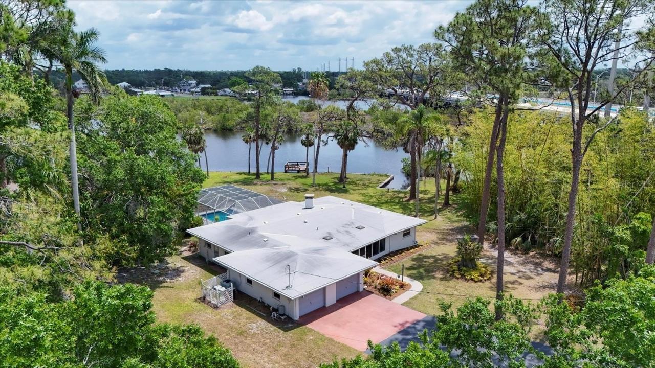 4311 52nd St., Bradenton, FL 34208