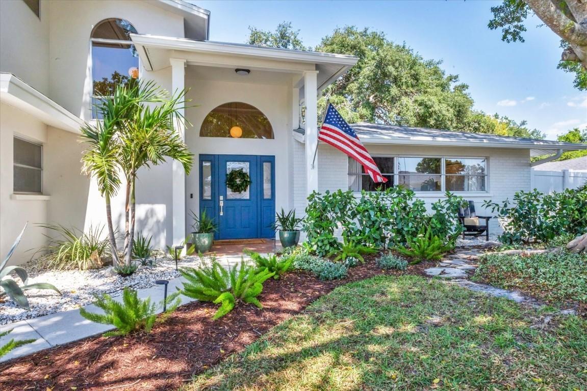 2111 Ivory Pl., Sarasota, FL 34239
