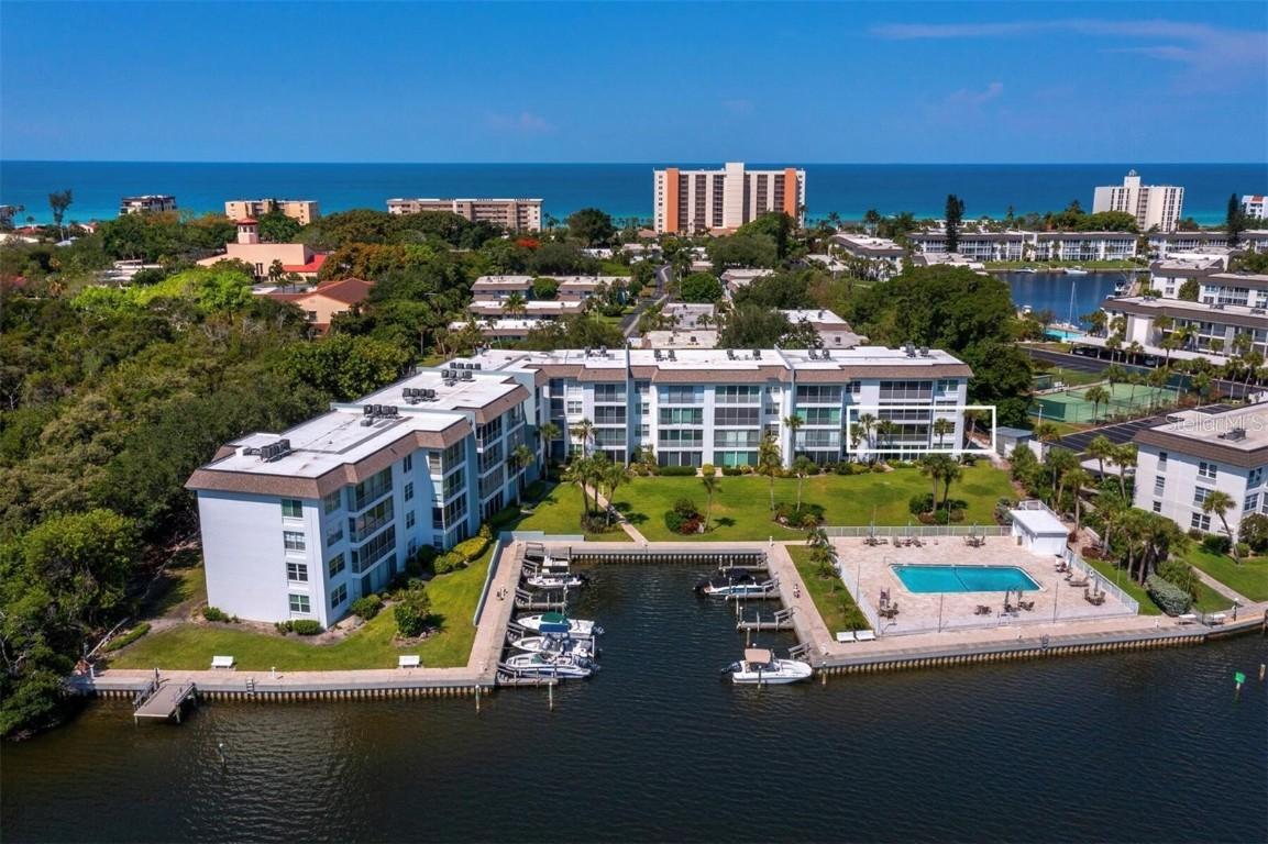 565 Sutton Place Pl. #V-9, Longboat Key, FL 34228
