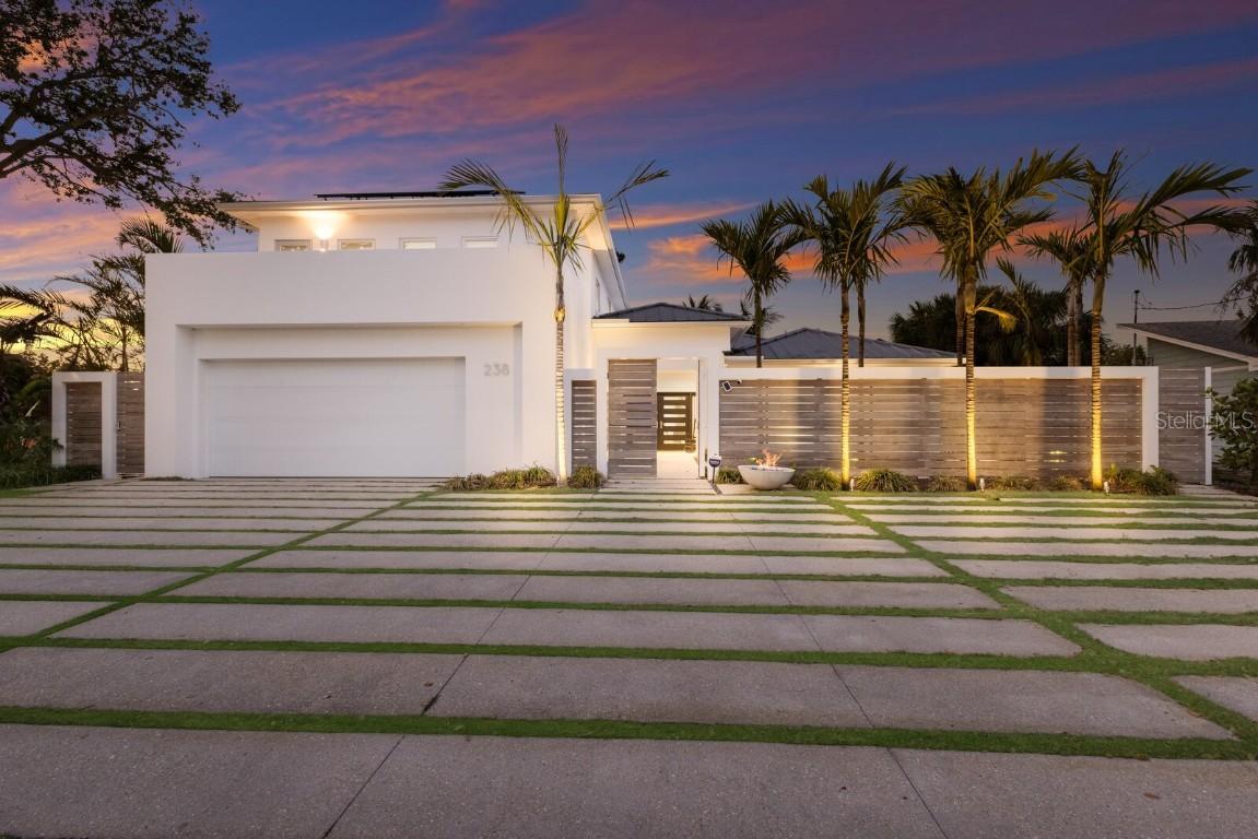 238 Island Cir., Sarasota, FL 34242