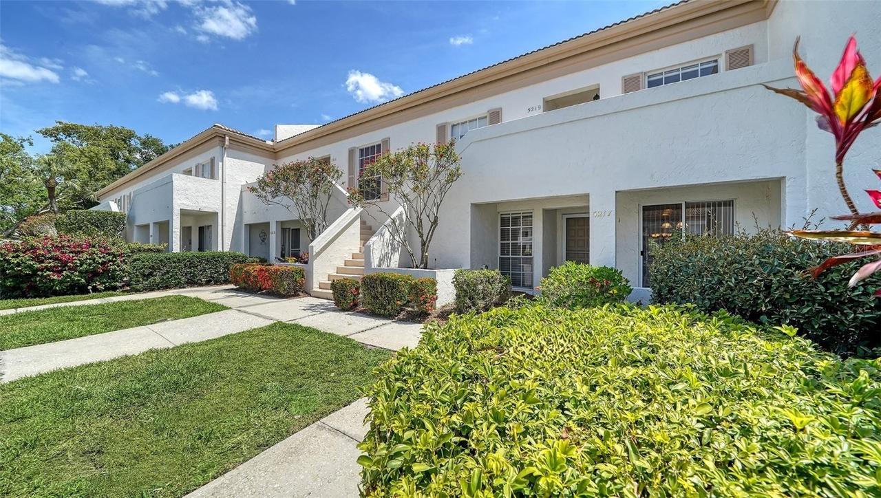 5217 Wedgewood Ln. #21, Sarasota, FL 34235