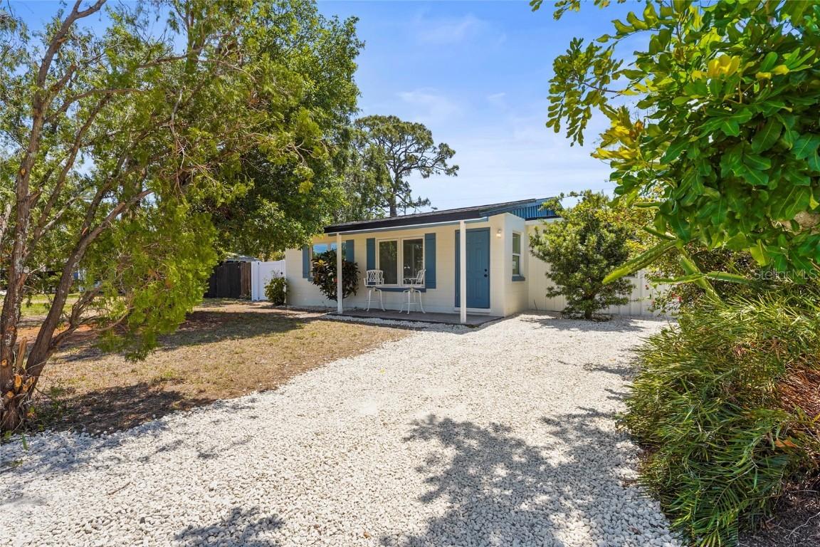 2720 Trinidad St., Sarasota, FL 34231