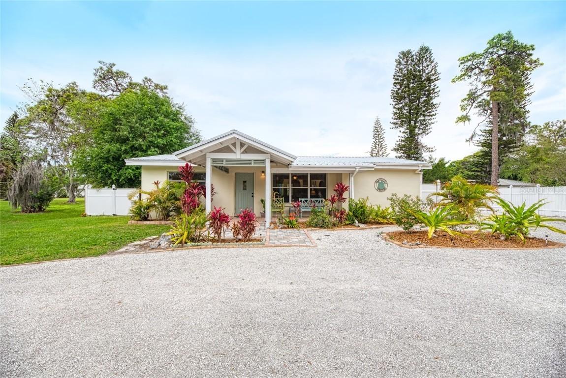 1731 Redwood St., Sarasota, FL 34231