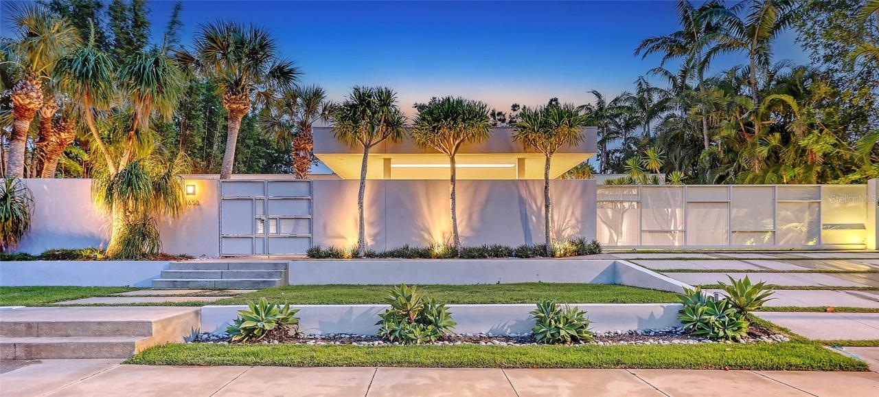 1658 Hawthorne St., Sarasota, FL 34239