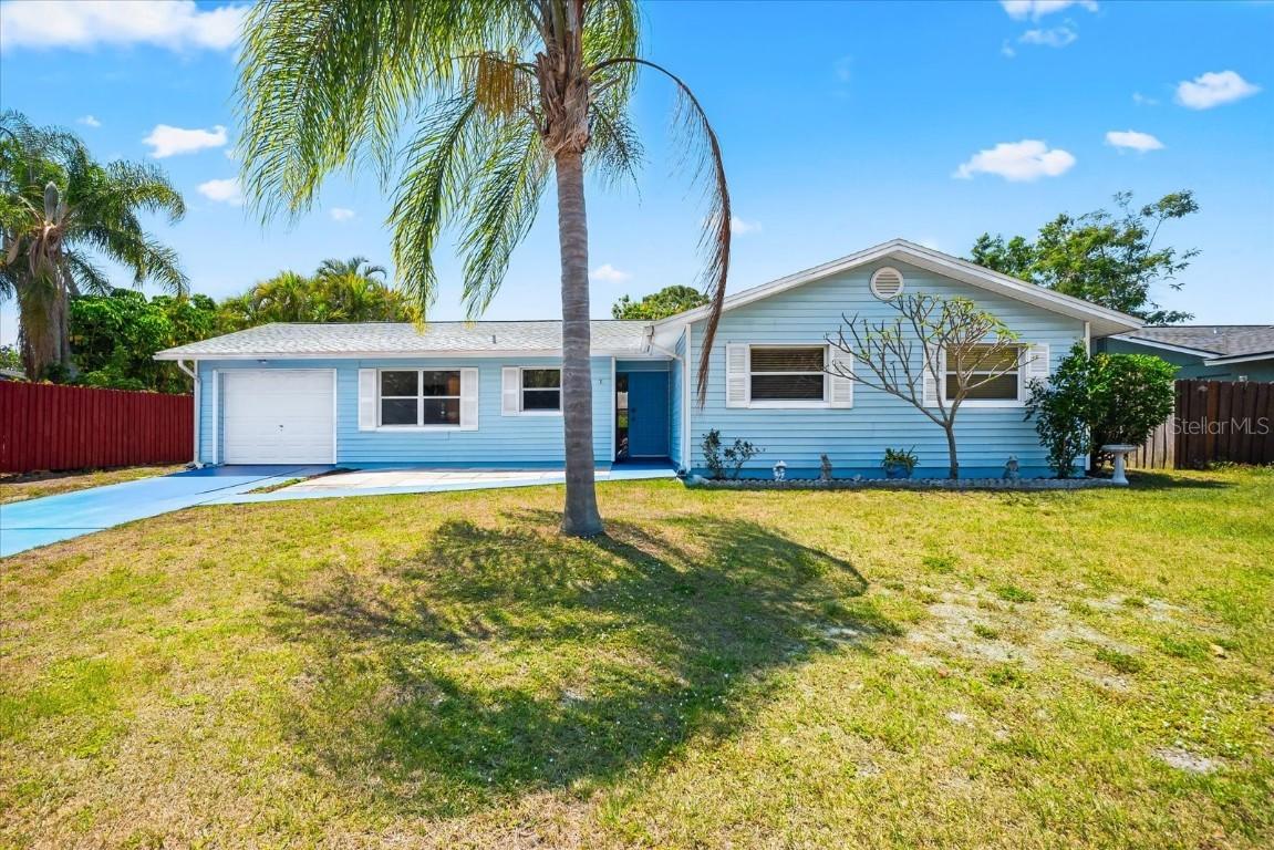 3736 Woodmont Dr., Sarasota, FL 34232