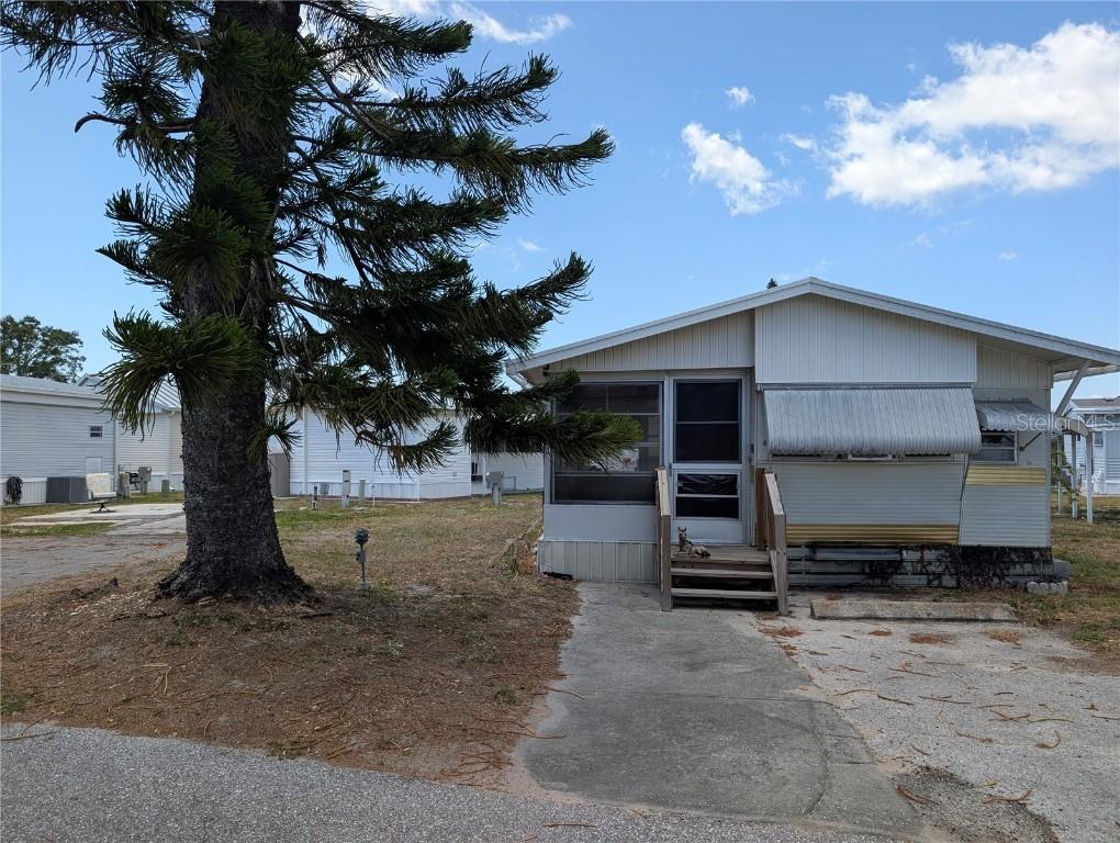 3275 26th Ave. #202, Bradenton, FL 34208