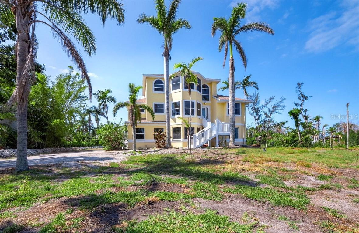 9315 NW 9th Ave., Bradenton, FL 34209
