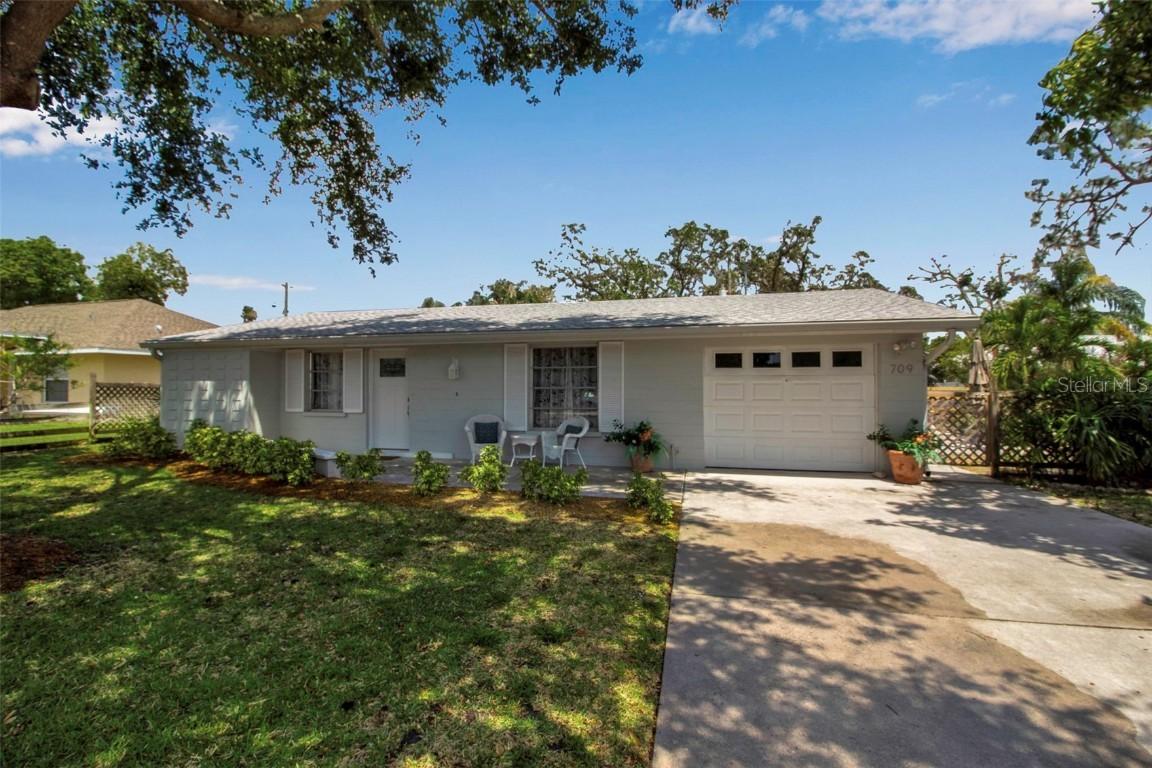 709 84th St., Bradenton, FL 34209
