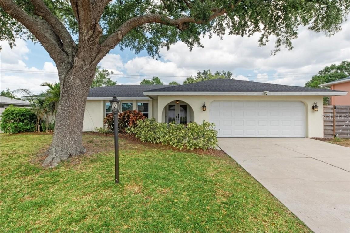 4415 Charing Cross Rd., Sarasota, FL 34241