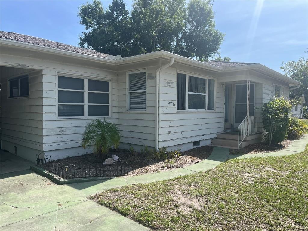 2415 Pelican Dr., Sarasota, FL 34237