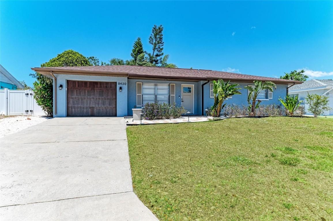 8420 43rd Avenue Dr., Bradenton, FL 34209