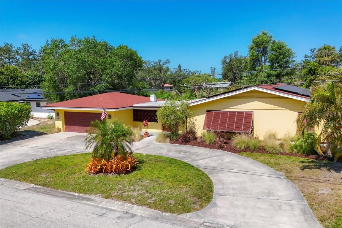 2410 Tanglewood Dr., Sarasota, FL 34239