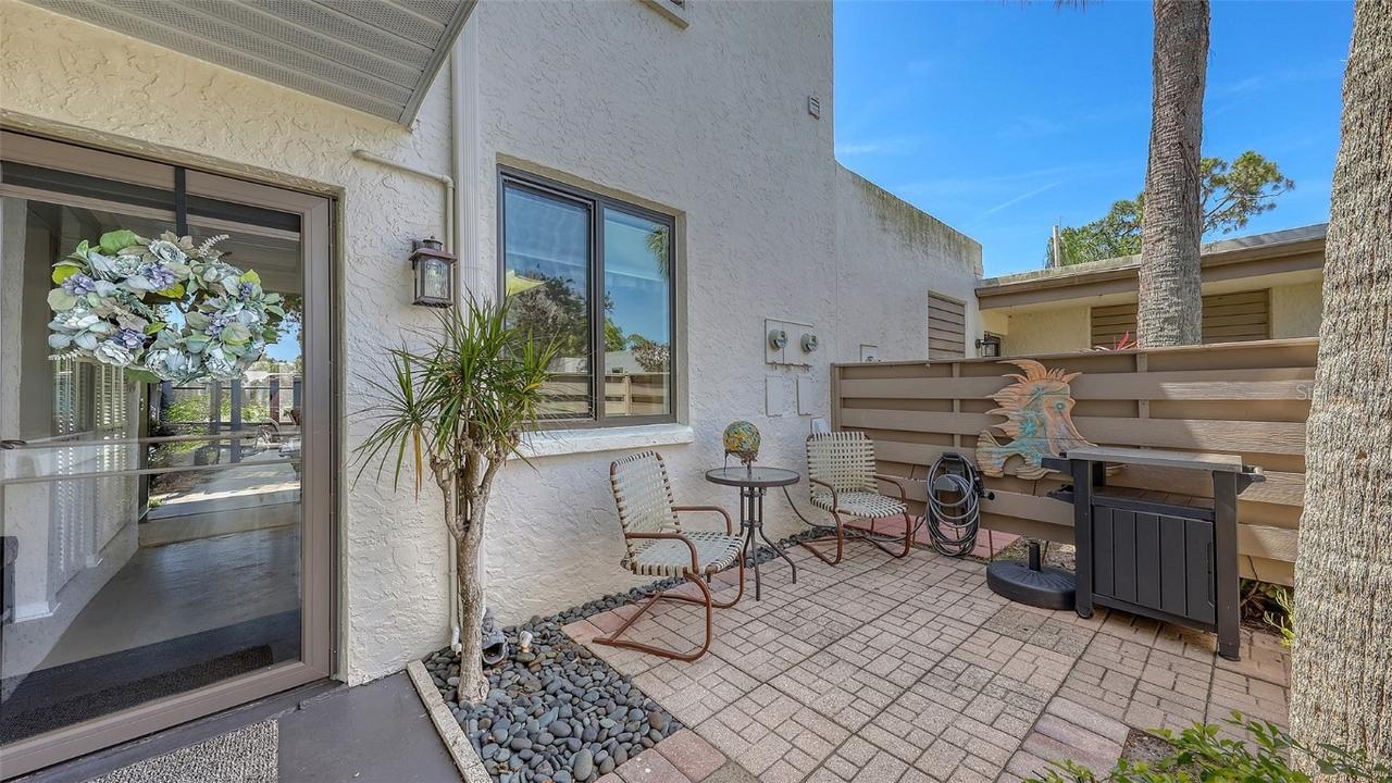 564 Lakeside Dr., Bradenton, FL 34210