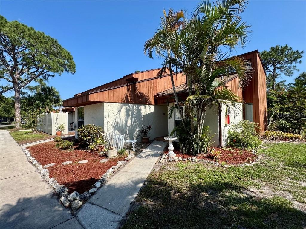 2058 Sunset Point Rd. #11, Clearwater, FL 33765