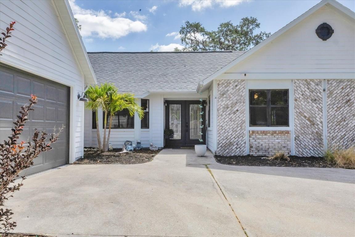 2049 E Leewynn Dr., Sarasota, FL 34240