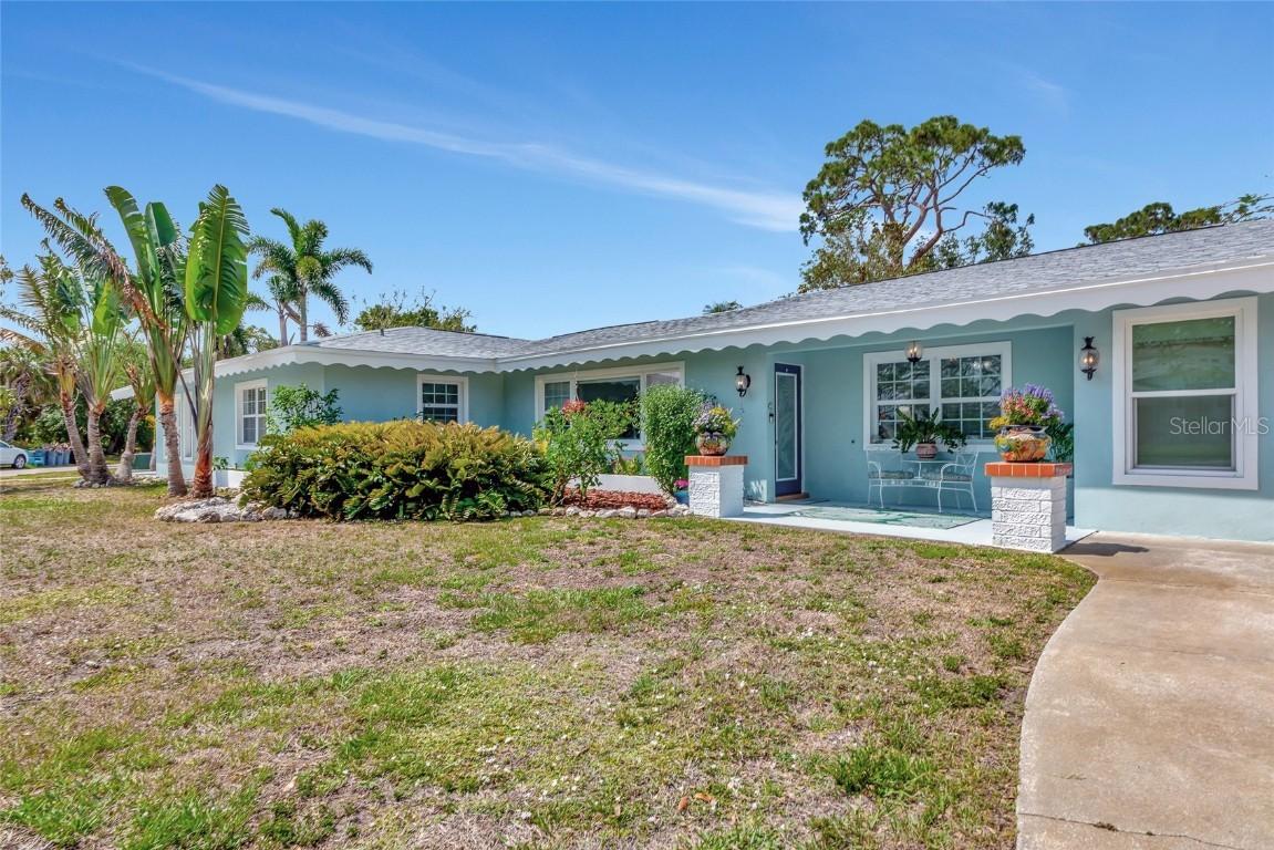 1722 Hazelwood St., Sarasota, FL 34231