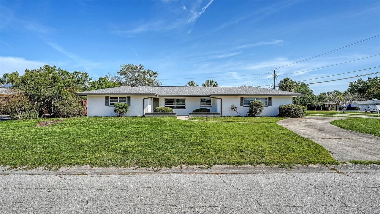 2702 Bedford Way, Sarasota, FL 34239