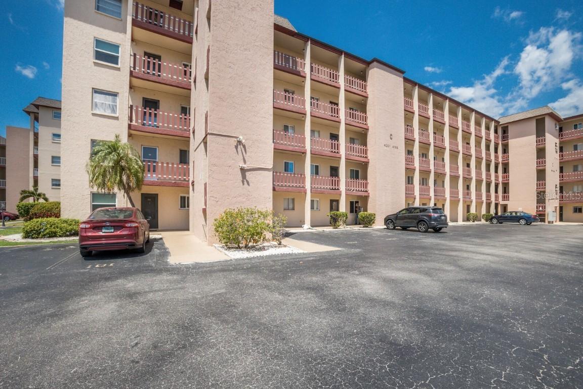 4015 Lake Bayshore Dr. #108, Bradenton, FL 34205