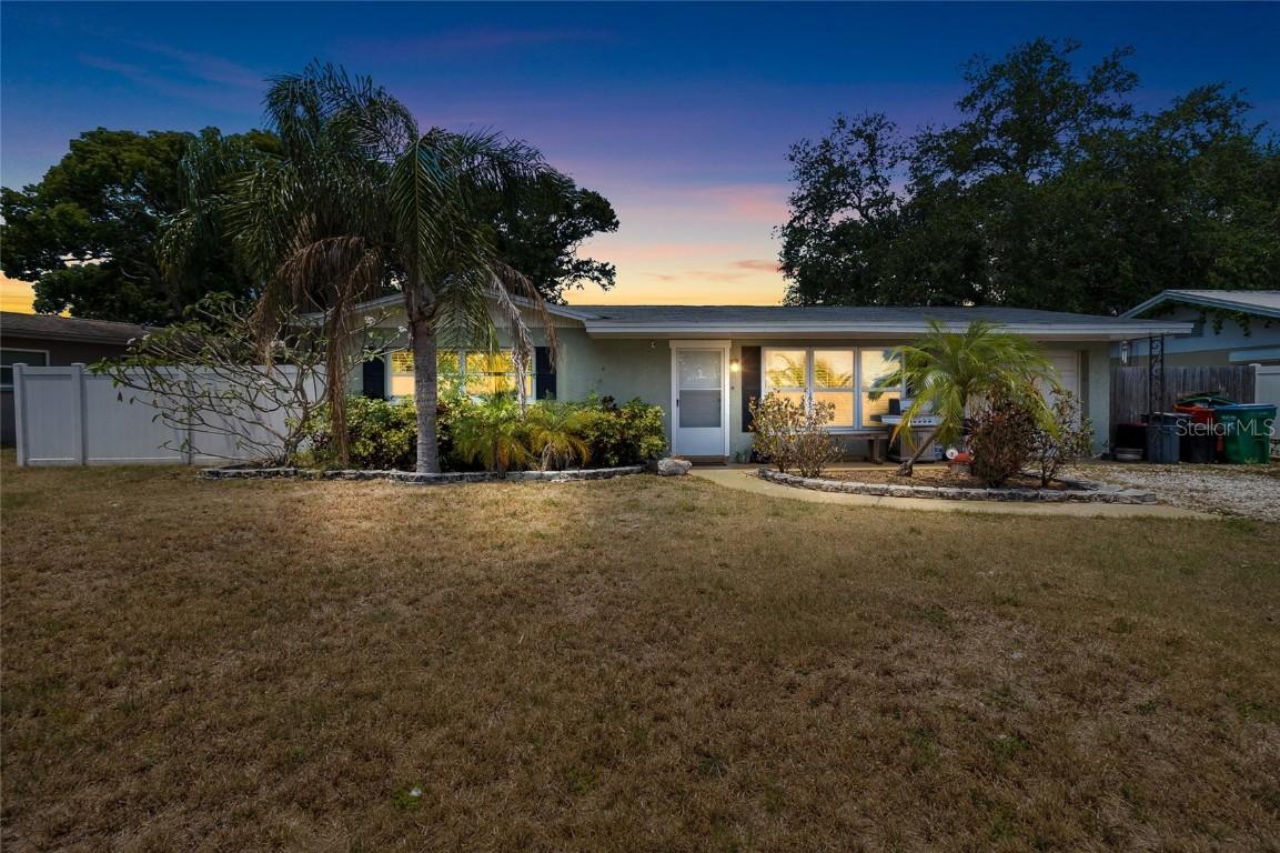 10827 Village Green Ave., Seminole, FL 33772