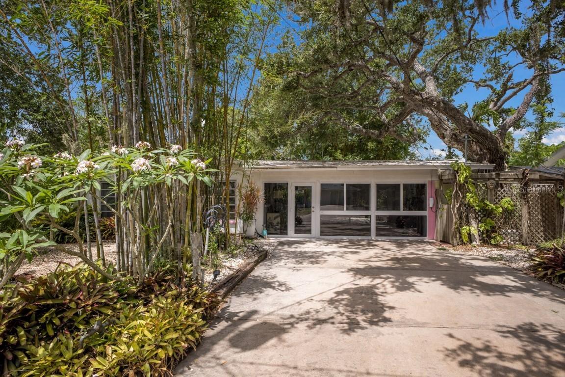 2207 Hickory Ave., Sarasota, FL 34234