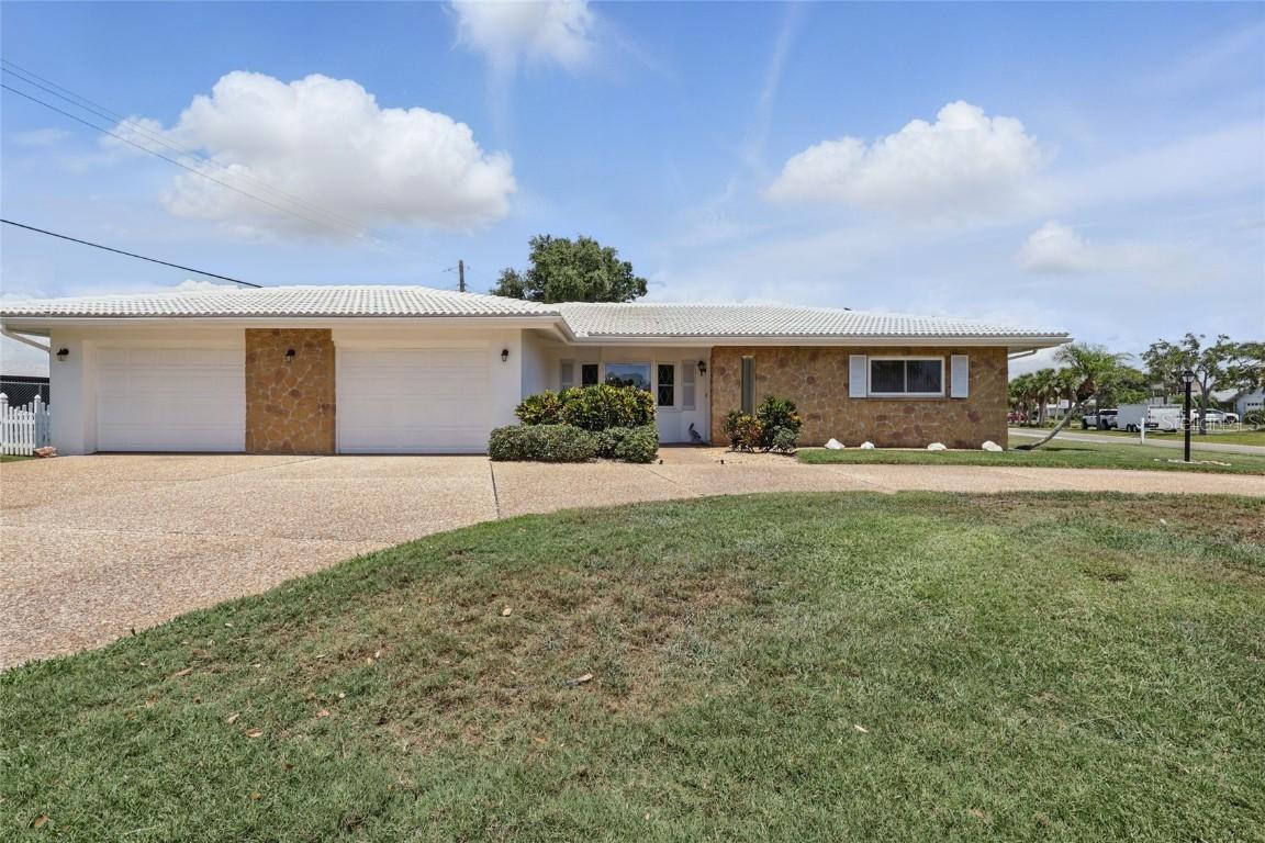 3105 Gulf Gate Dr., Sarasota, FL 34231