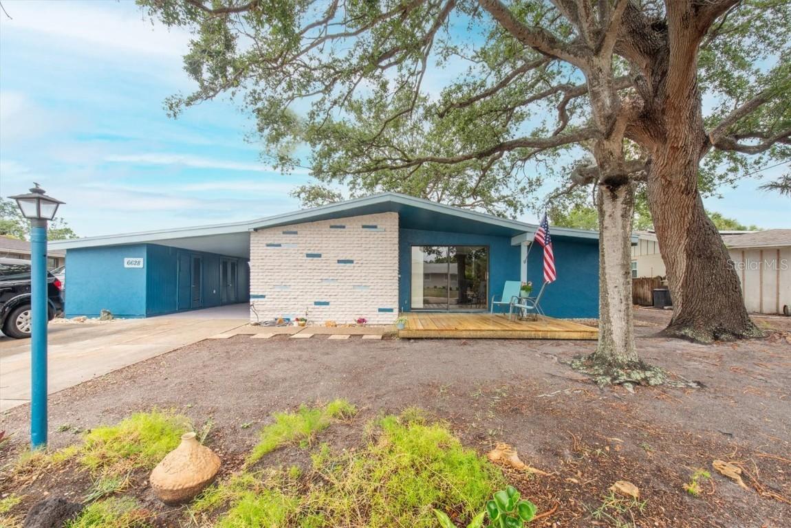 6628 Auburn Ave., Bradenton, FL 34207