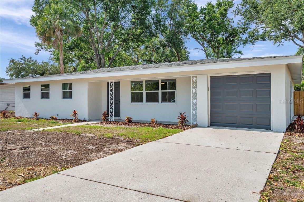 3193 Bellevue St., Sarasota, FL 34237