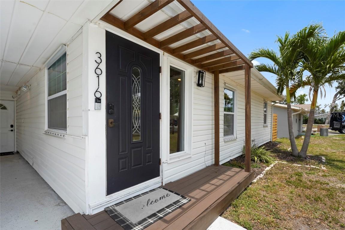 3616 Stardust Pl., Sarasota, FL 34232