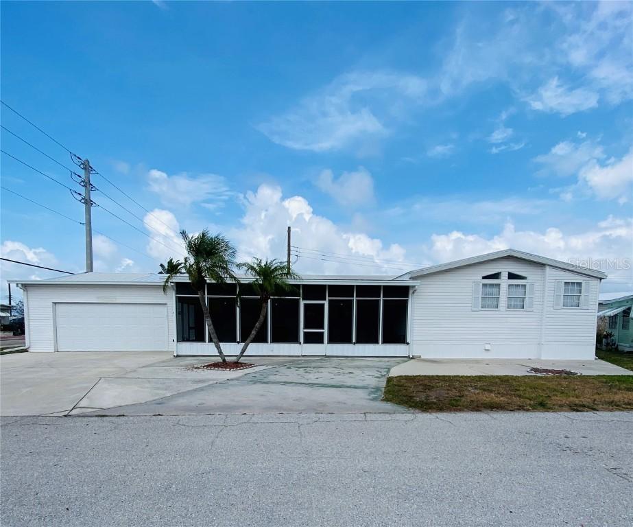 6626 Dakota St., Bradenton, FL 34207