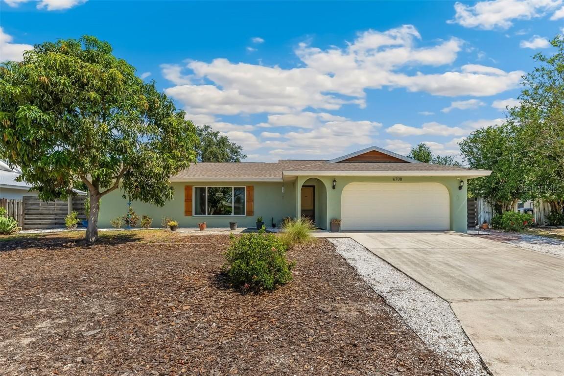 6708 11th Ave., Bradenton, FL 34209